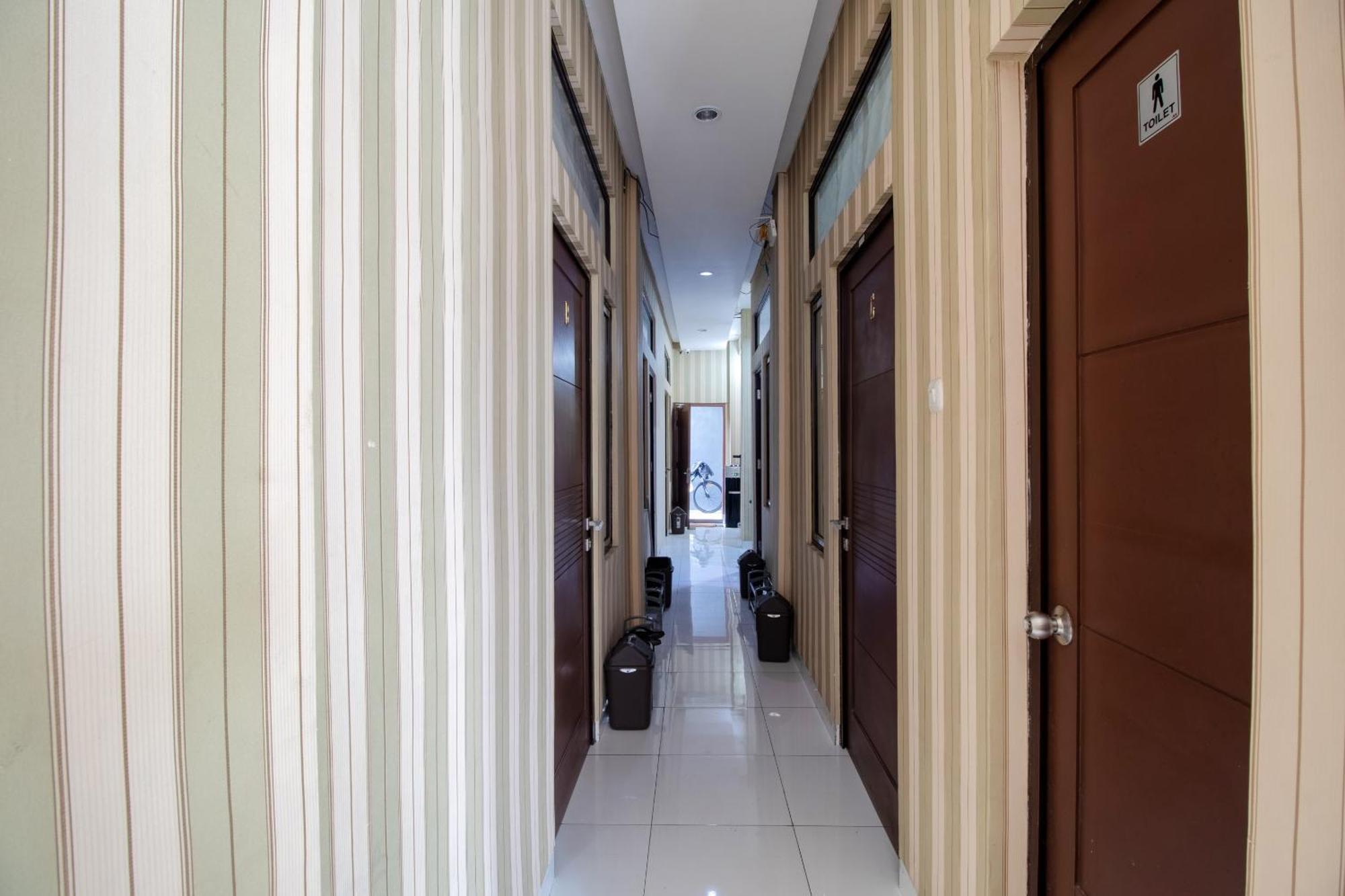 Oyo 3253 Sofia Residence Telukjambe Exterior foto
